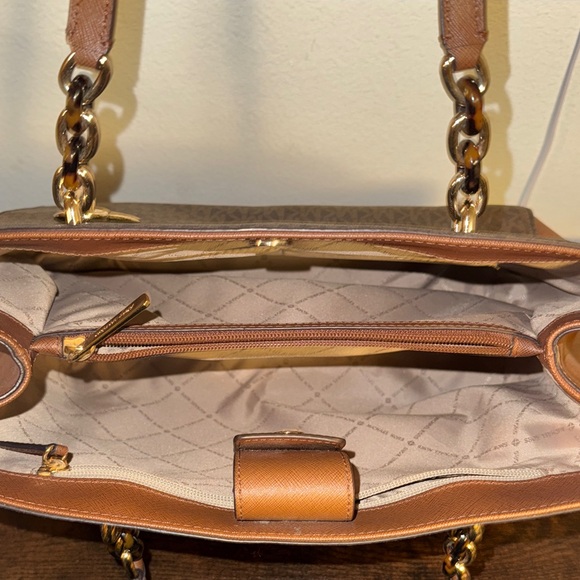 Michael Kors lug and tan Tote NWOT - Picture 4 of 4